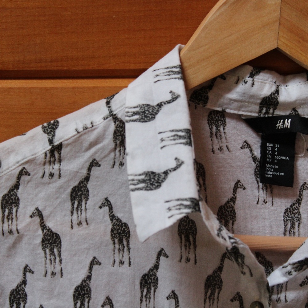 Women's H&M Giraffe Button Up Shirt